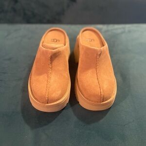 New Heights Clog Ugg, brand new with box size